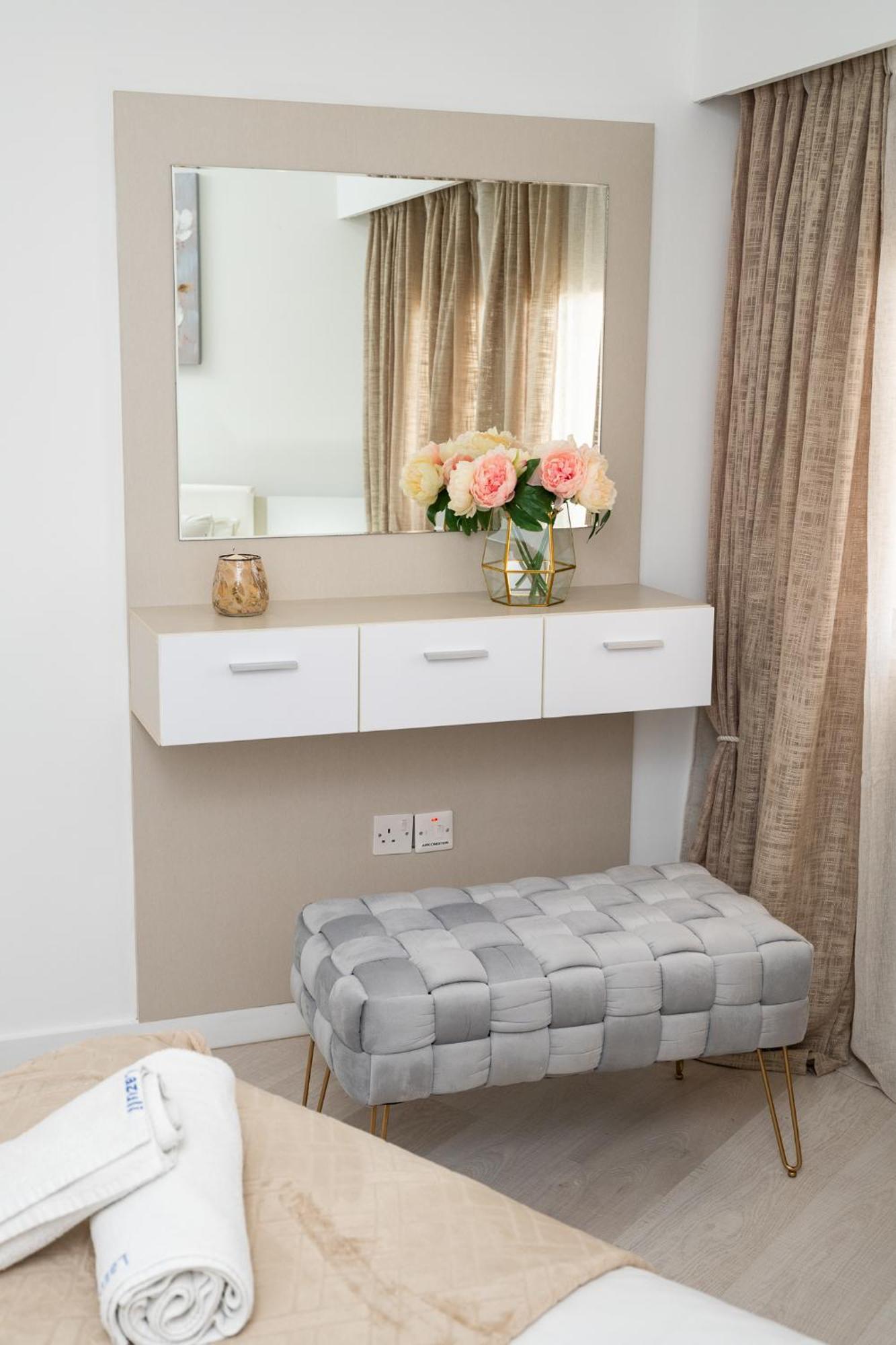 Lazuli Beach & Pool Apartment 501 Larnaca Buitenkant foto
