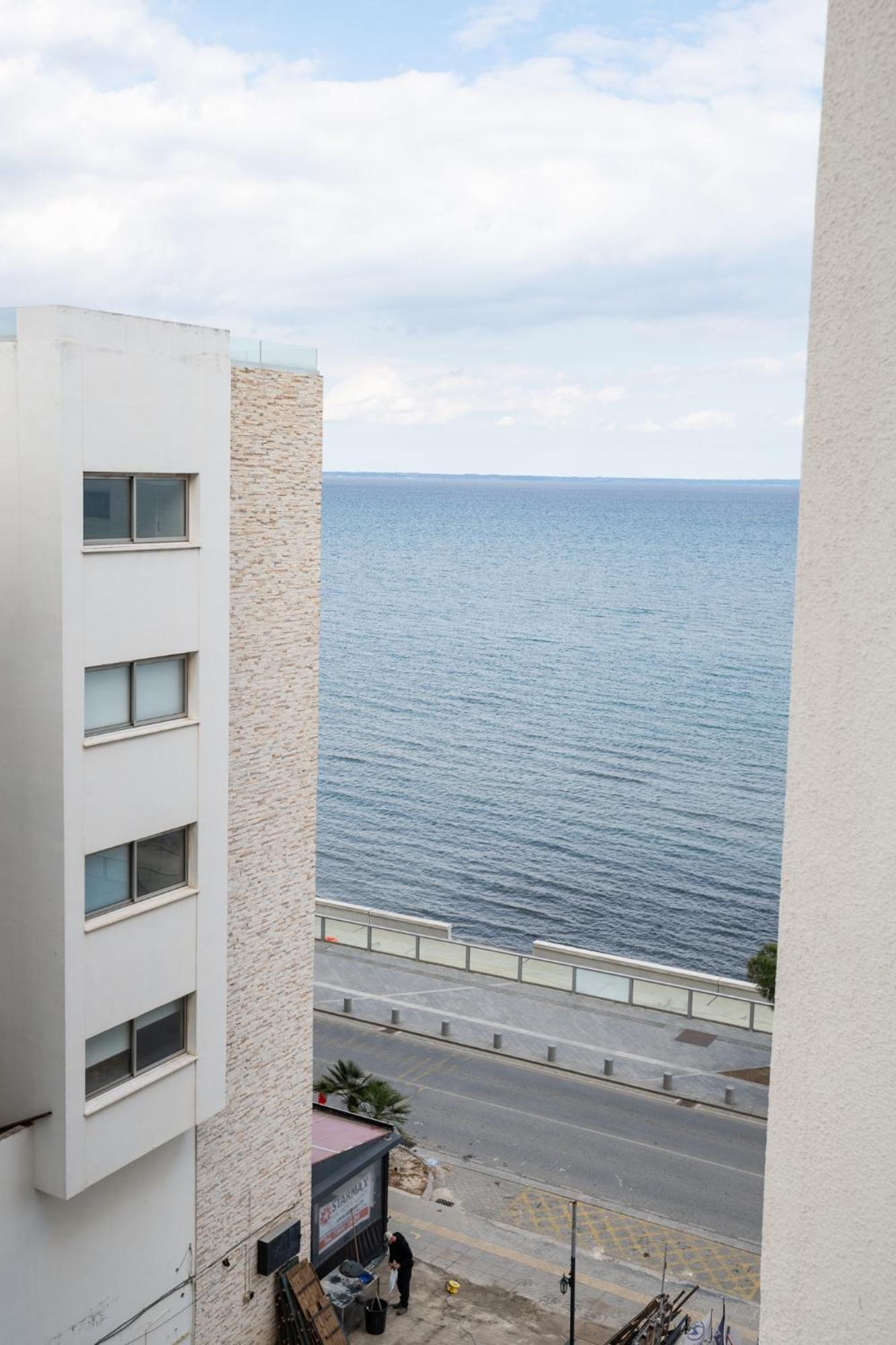 Lazuli Beach & Pool Apartment 501 Larnaca Buitenkant foto