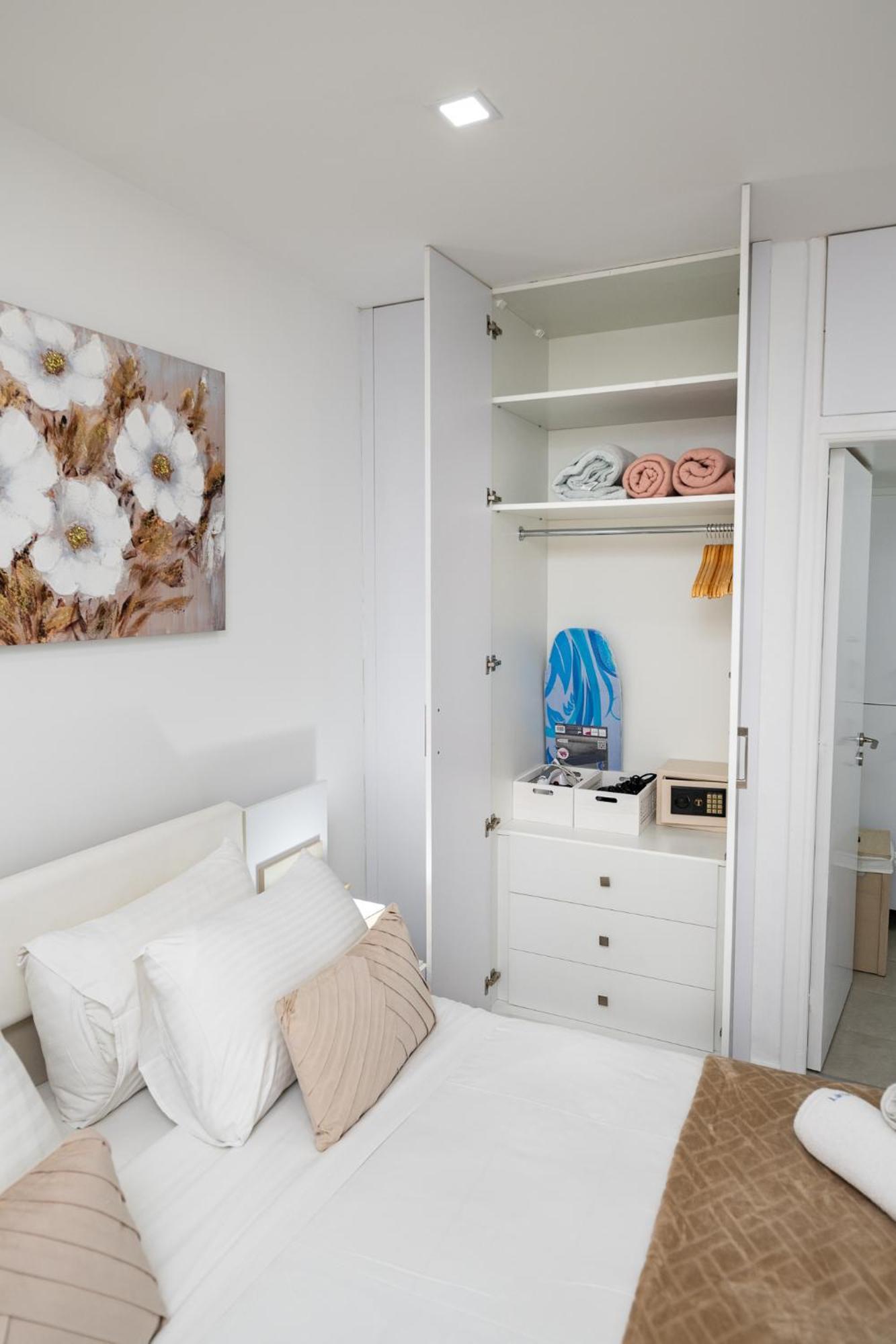 Lazuli Beach & Pool Apartment 501 Larnaca Buitenkant foto